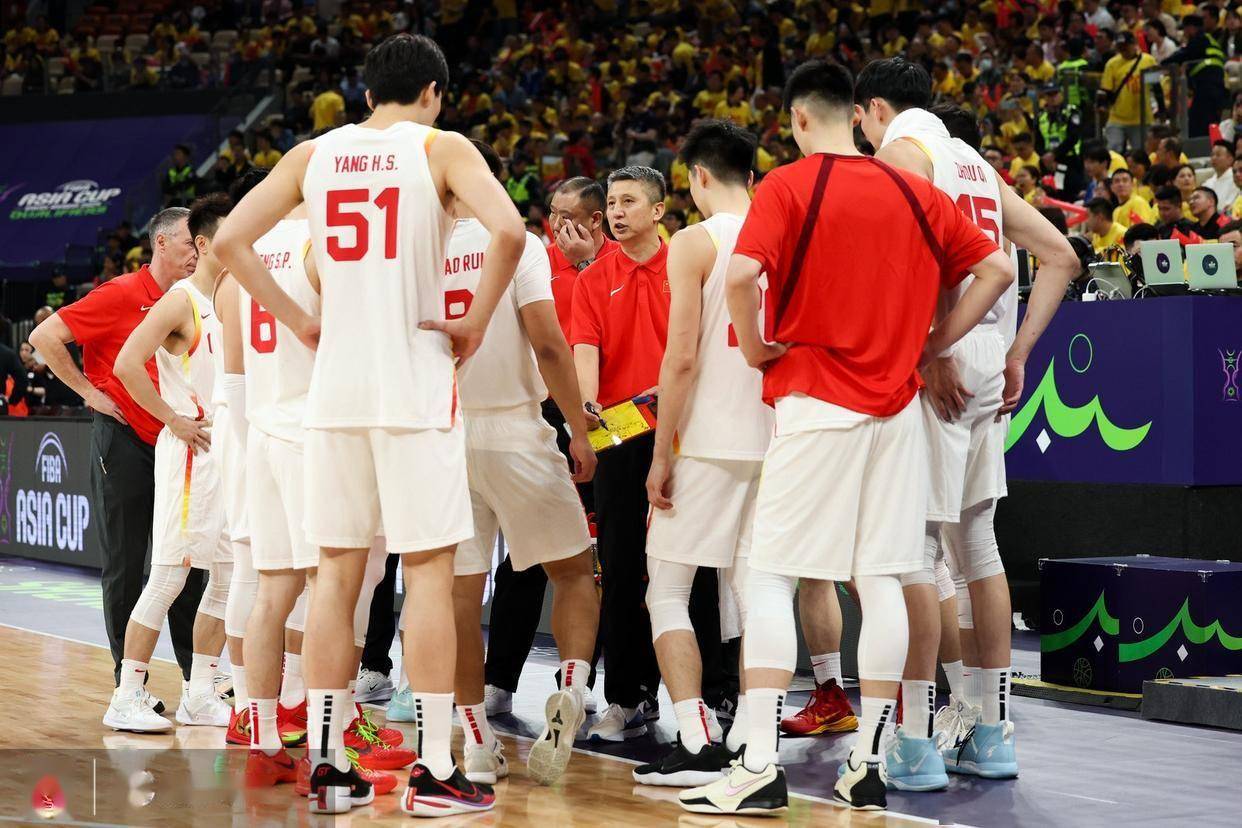 亚洲杯篮球赛迎来热门对决，中国队实力出众