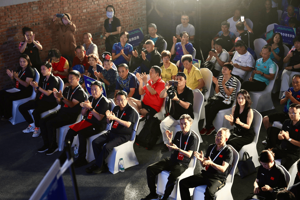 角逐赛事激烈,球员积极争取荣誉 角逐赛事激烈,球员积极争取荣誉