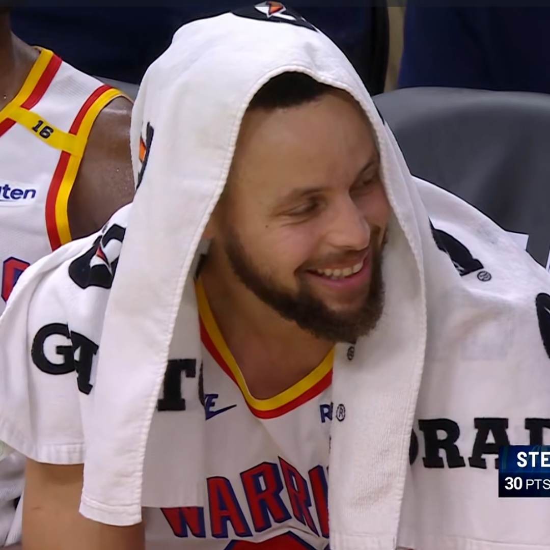 勇士队主场大胜,球迷欢呼雀跃的简单介绍 勇士队主场大胜,球迷欢呼雀跃的简单介绍