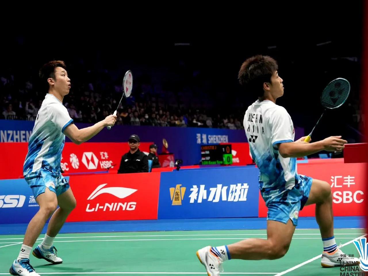 韩国羽毛球双打组合横扫对手,取得胜利 韩国羽毛球双打组合横扫对手,取得胜利