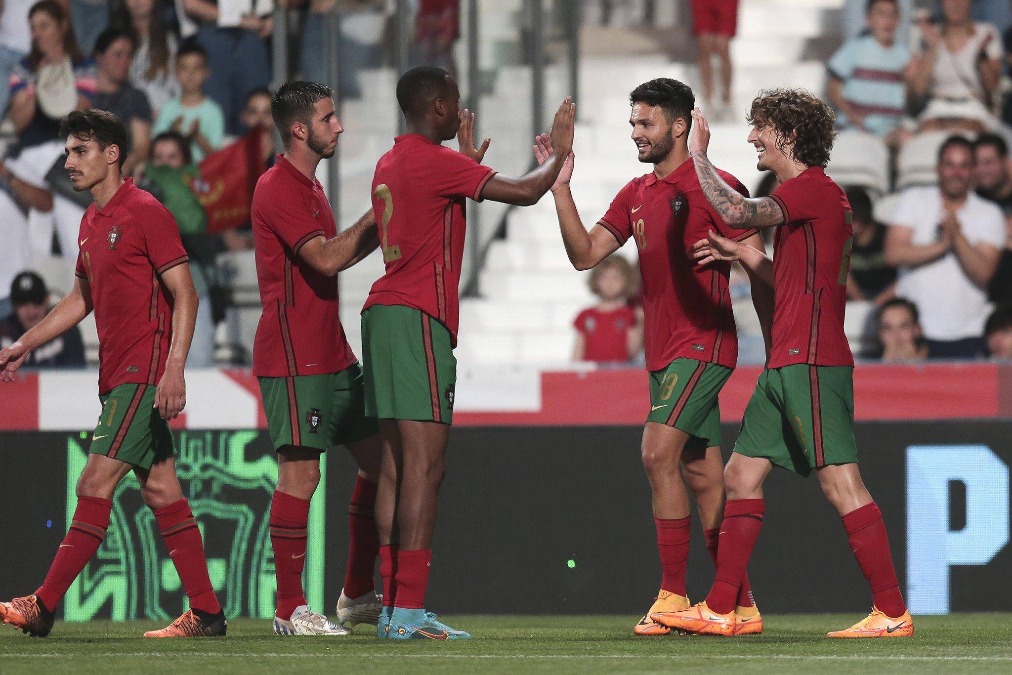 波兰国家队大比分胜出，晋级下一轮