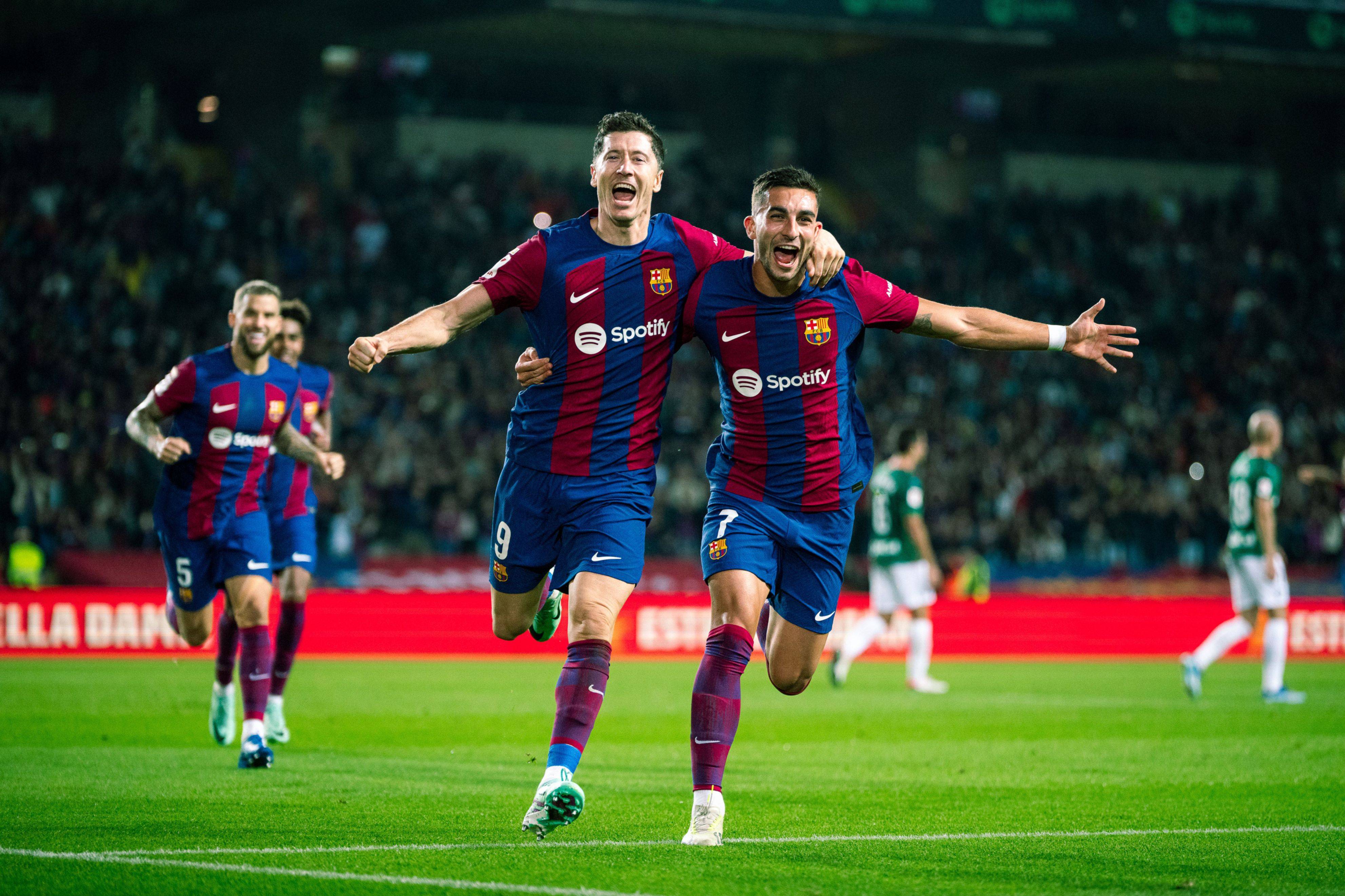 欧冠比赛中一支劲旅连续精彩进攻