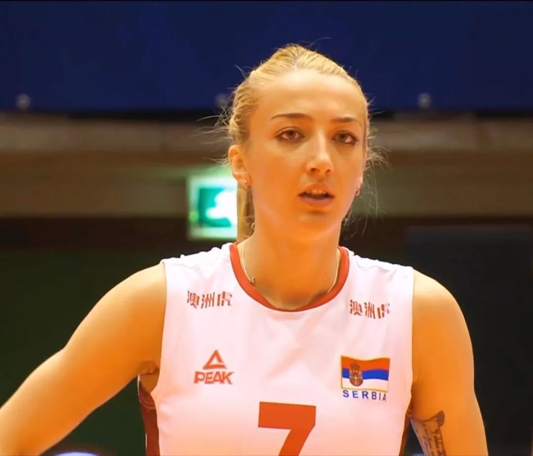 塞尔维亚女足遭遇挑战，惜败一场