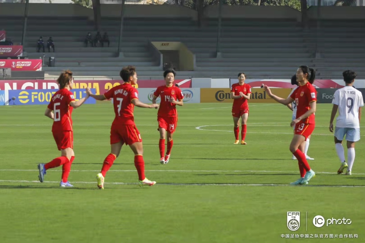 包含亚洲杯女足：中国队豪取四连胜的词条