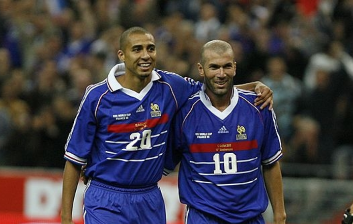 包含女王公园主场告捷，创造历史纪录的词条