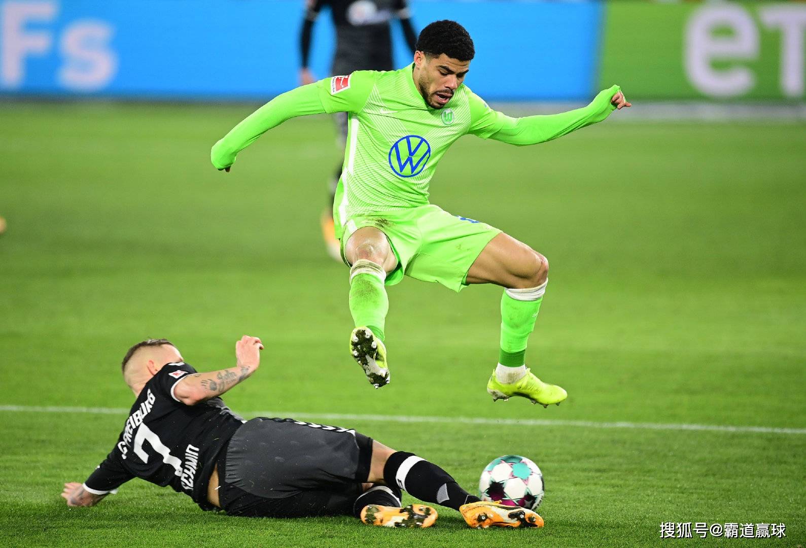 关于弗赖堡客场击败对手，冲击前四名的信息