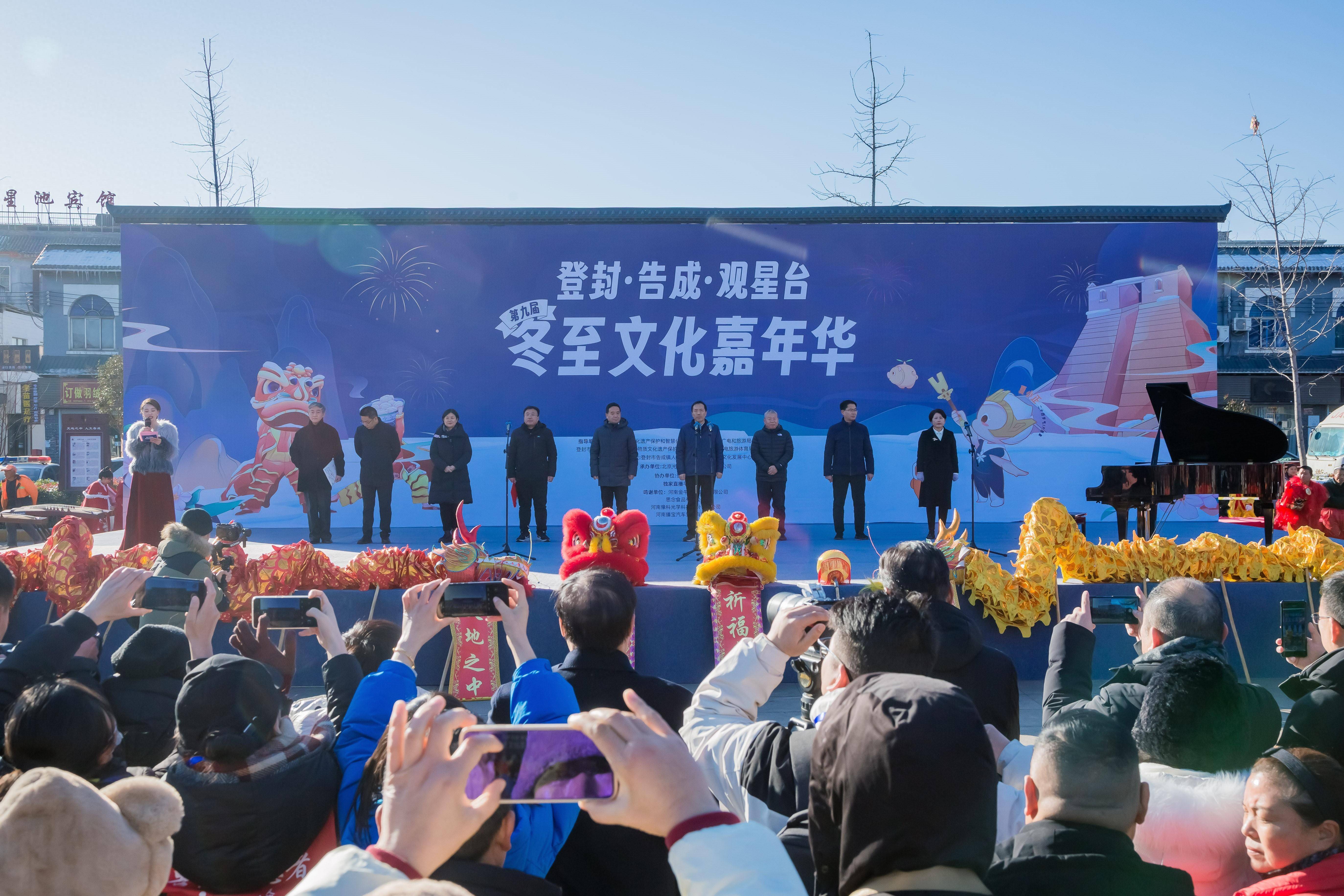 比赛现场热气腾腾,观众热情高涨 比赛现场热气腾腾,观众热情高涨