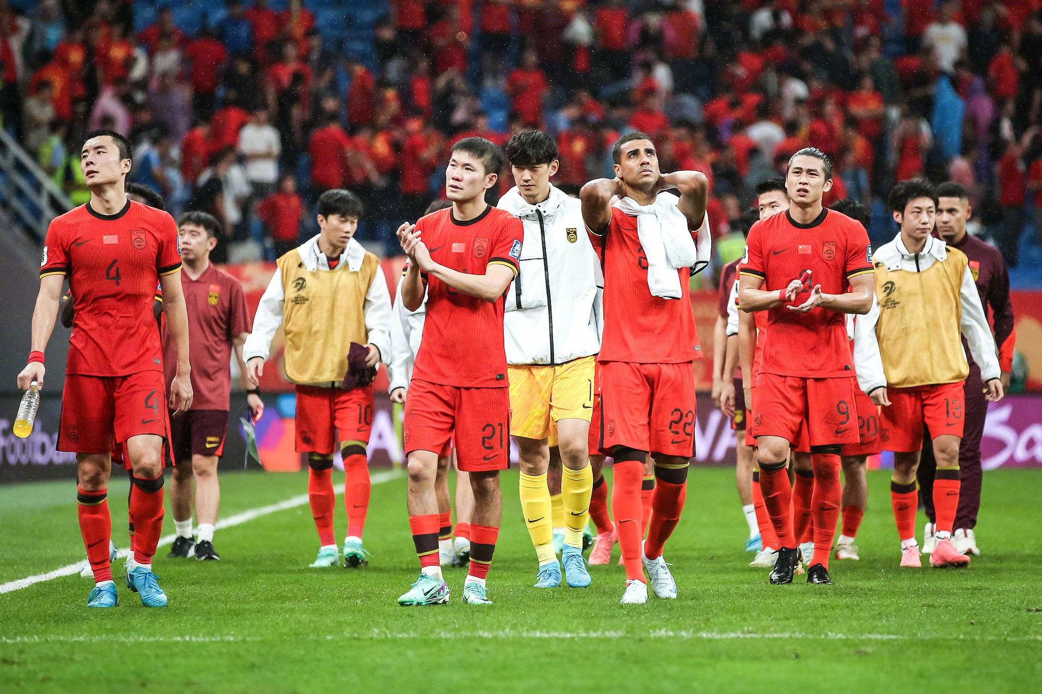 包含拉科鲁尼亚客场不敌对手，难保联赛生存的词条