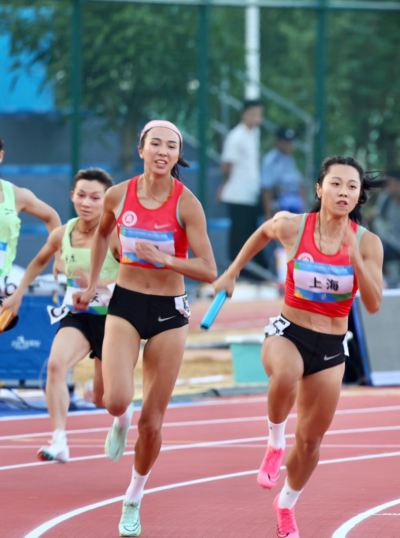 日本短跑选手飞快奔跑，刷新个人最佳成绩的简单介绍